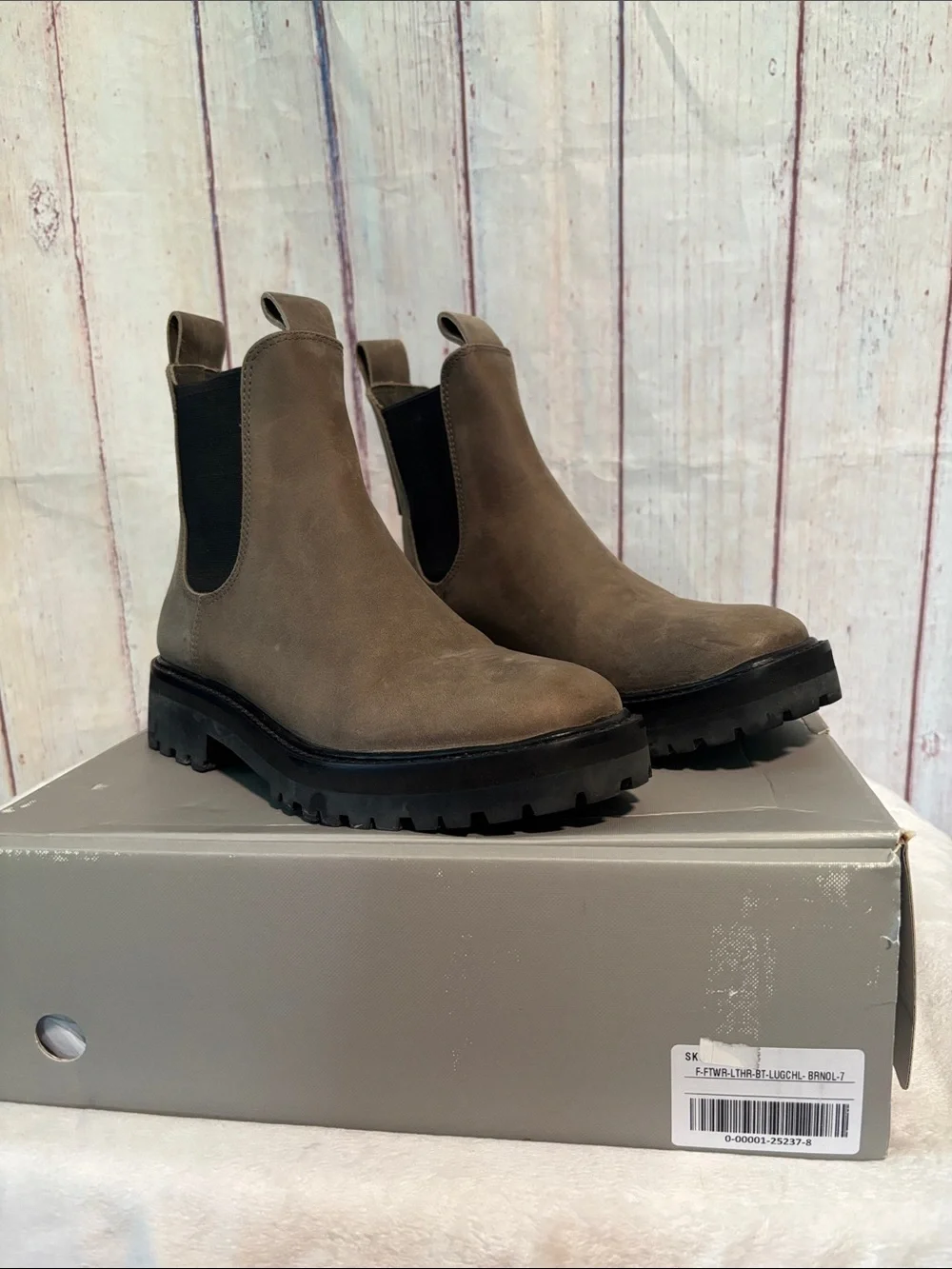 Everlane The Lug Chelsea Boot